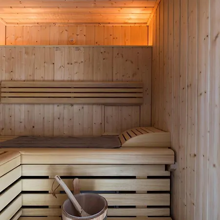 Reetdorf Geltinger Birk Kuenstlerkate Lagune